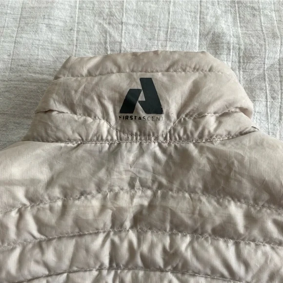 Eddie Bauer Storm Down 800 Silver Gray White Vest Sz XS Travel Snow Winter - Picture 7 of 16